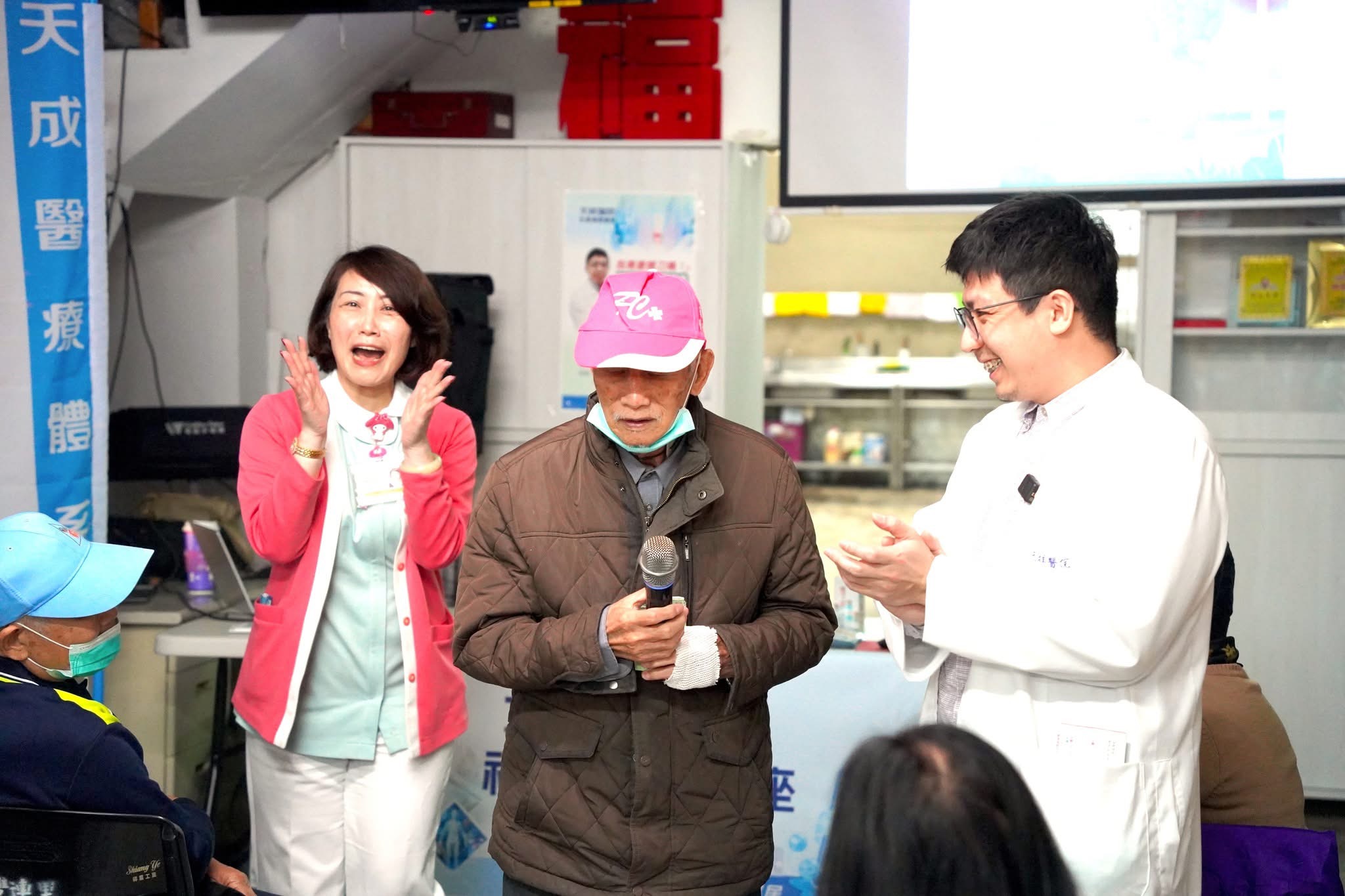 地點:雙連里社區關懷據點  主講:骨科陳宗偉醫師 主題:我需要開刀嗎?膝蓋退化性關節炎的治療選擇