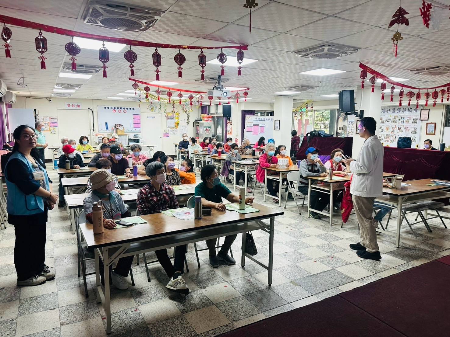 地點:洽溪里社區關懷據點 主講:陳凱宏心理師 主題:失智症與大腦保健活動