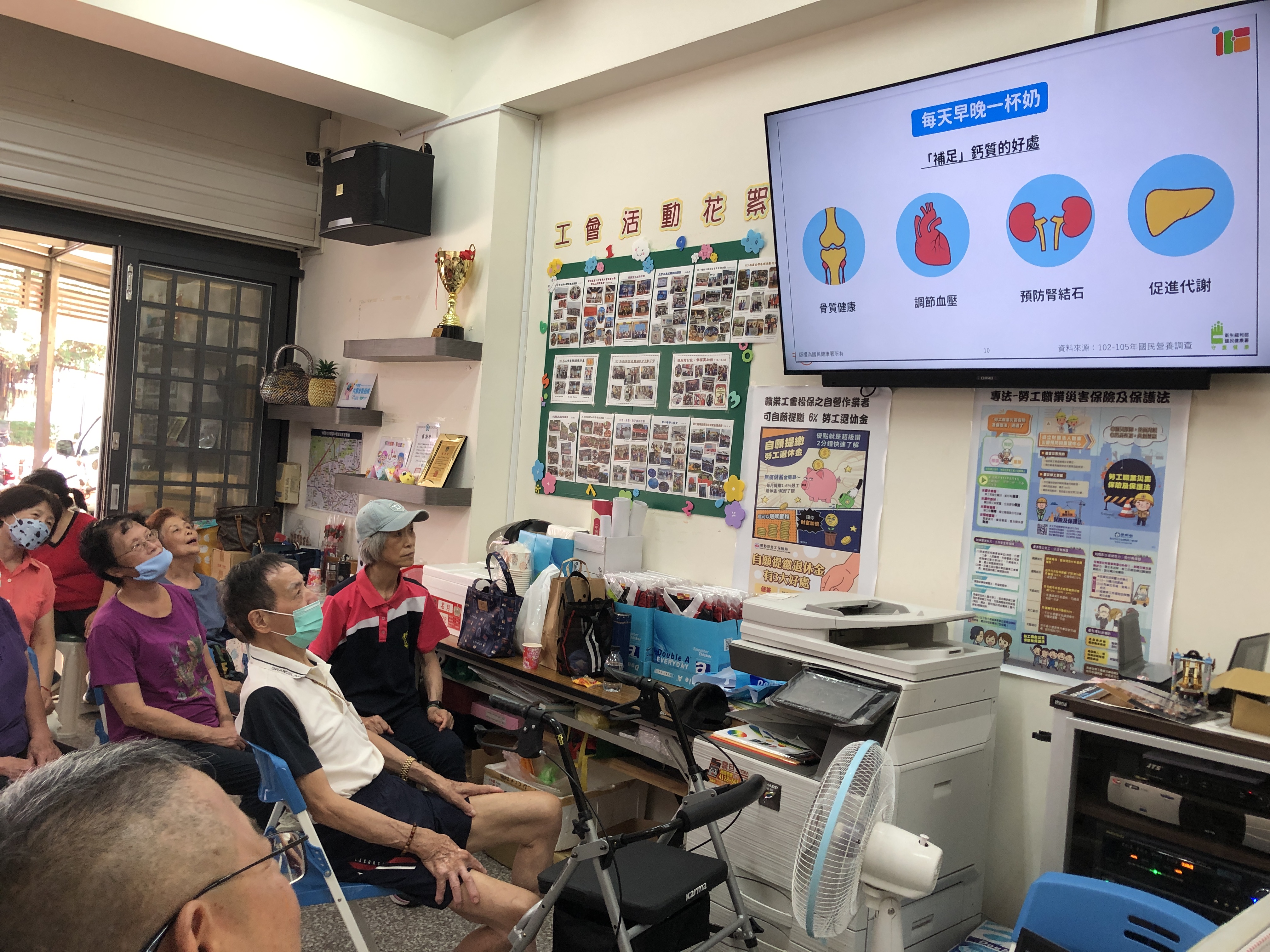 地點:五福社區發展協會 主講:藍敏菁護理師 主題:預防延緩系列課程-我的餐盤