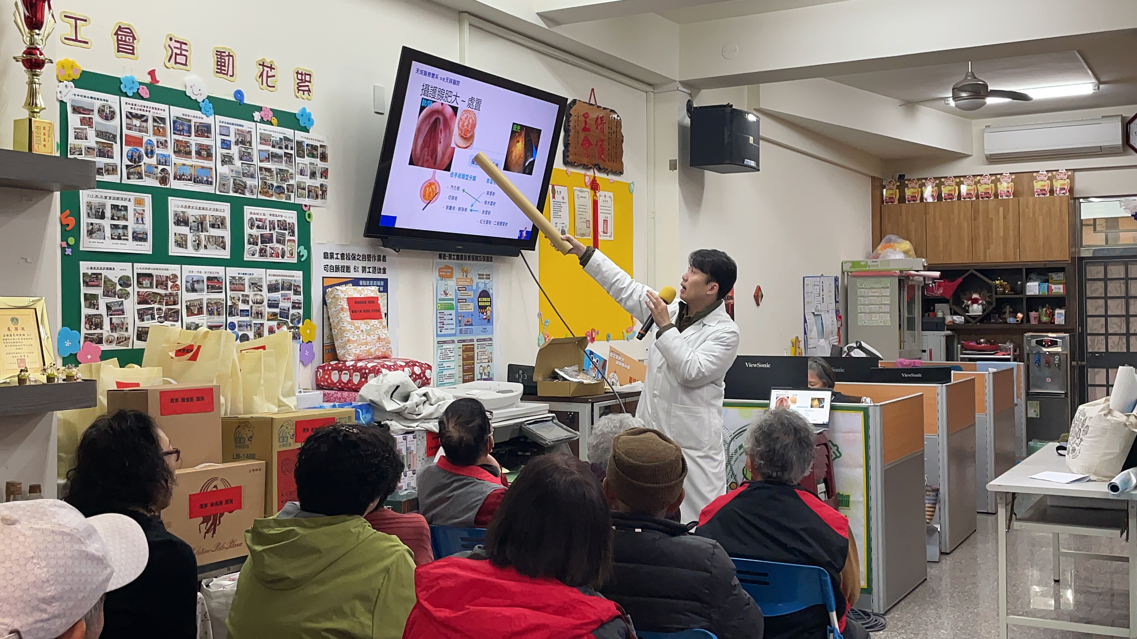 地點:五福里社區發展協會 主講:泌尿科-徐振鴻醫師 主題:血尿的常見原因和處置